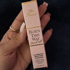 Too Faced Born This Way Ethereal Light Concealer - honeybun